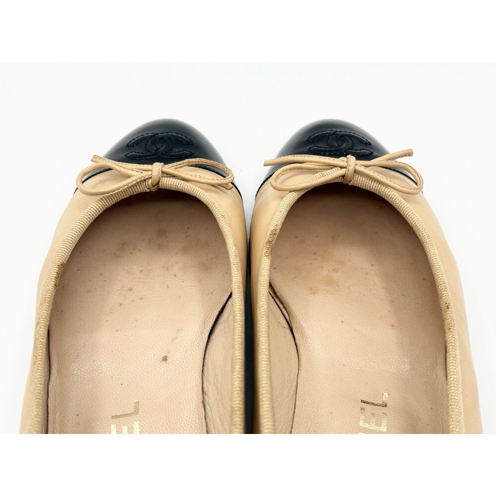 Chanel Beige & Black Cap Toe CC Logo Ballet Flats Bow Accent Size EU 35.5 - Picture 14 of 16